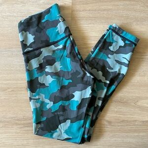Lululemon Women’s Pants Size 6 Camo Print 23” Inseam